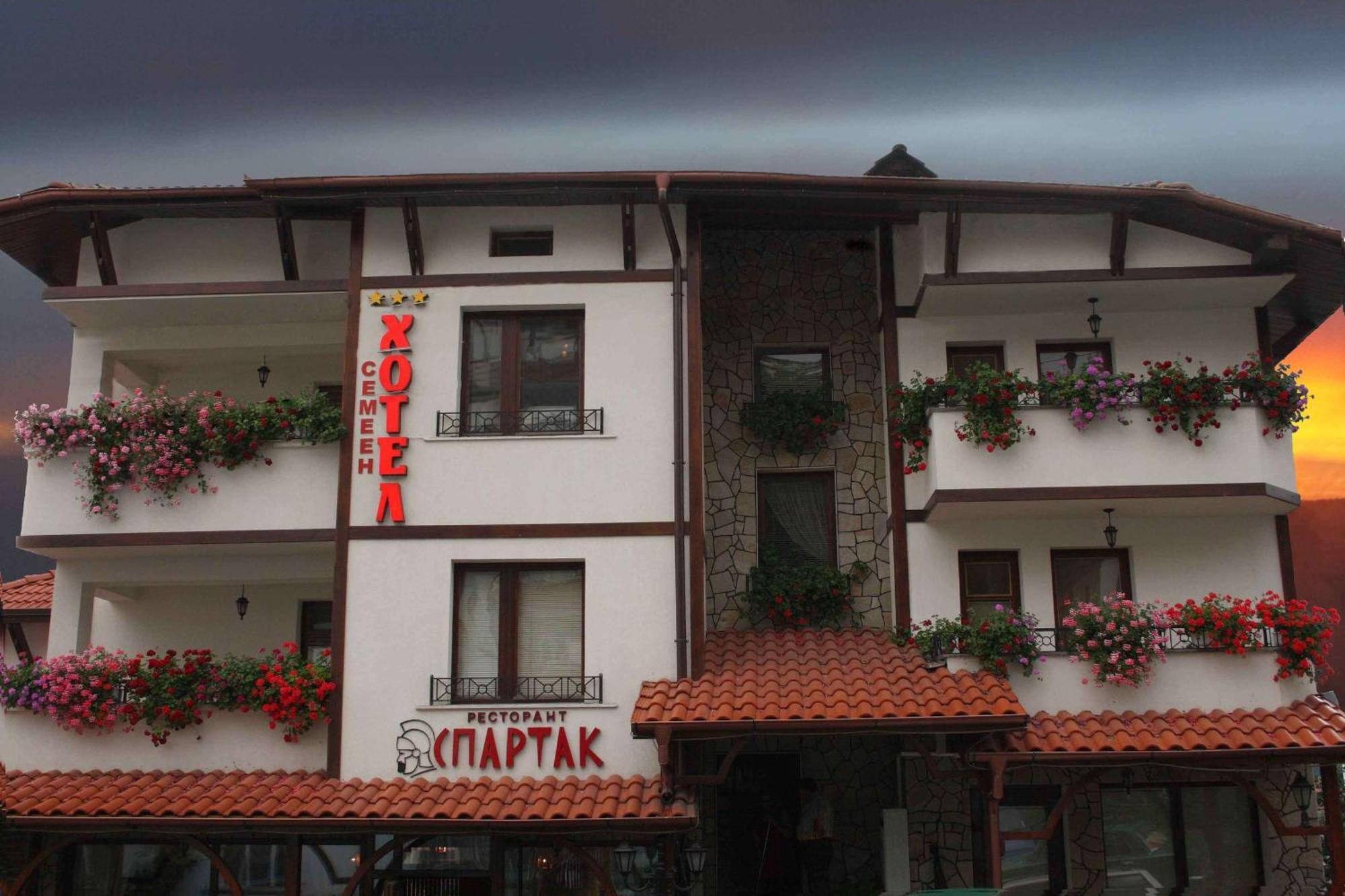 Spartak Family Hotel Smolyan Exterior photo
